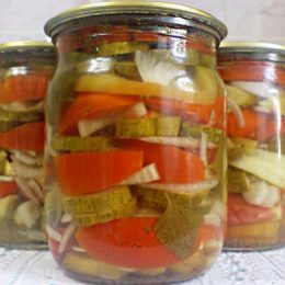 ассорти из огурцов и помидор